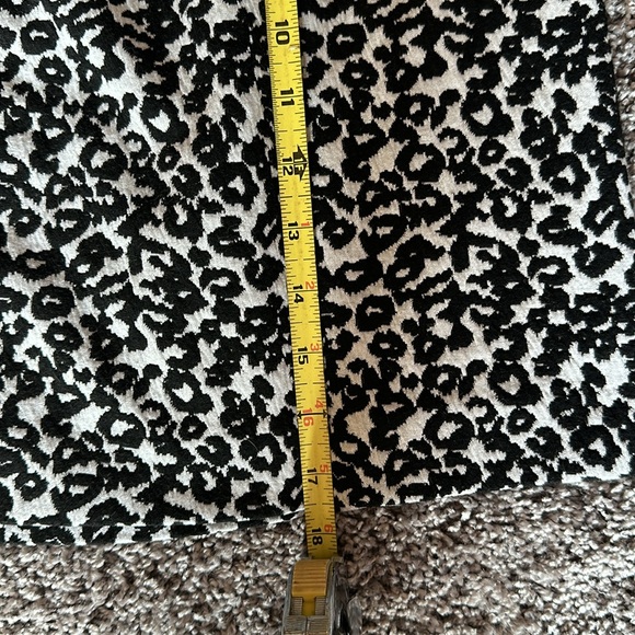 EXPRESS MINI SKIRT ANIMAL PRINT ELASTIC WAIST BLACK/WHITE STRETCH SZ MED - Picture 7 of 7
